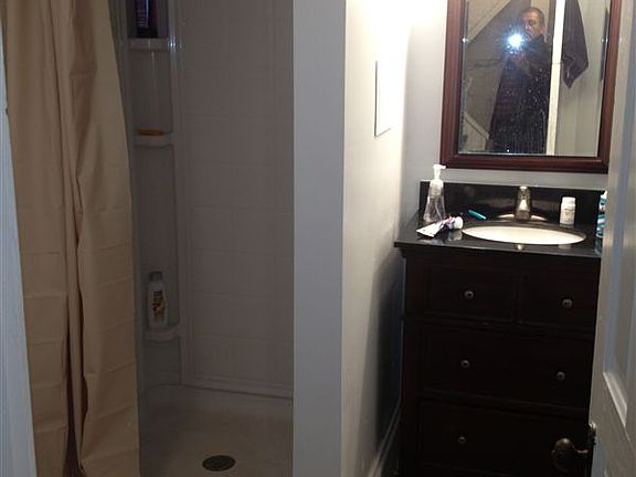 504 E Bath2