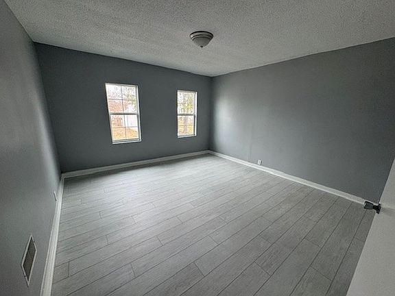 5th image of 627 N Tacoma Ave