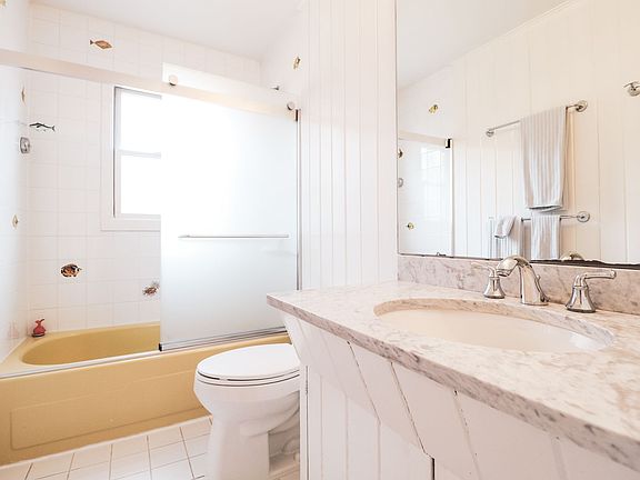 5th image of 135 Meetinghouse Ln