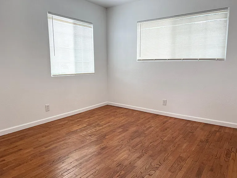 146 Montana Ave — Photo 13