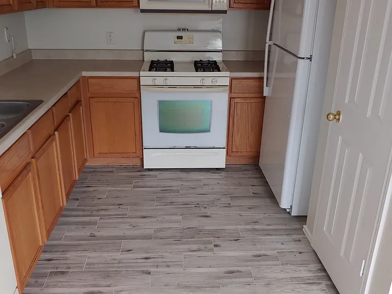 2739 Fairview Dr — Photo 2