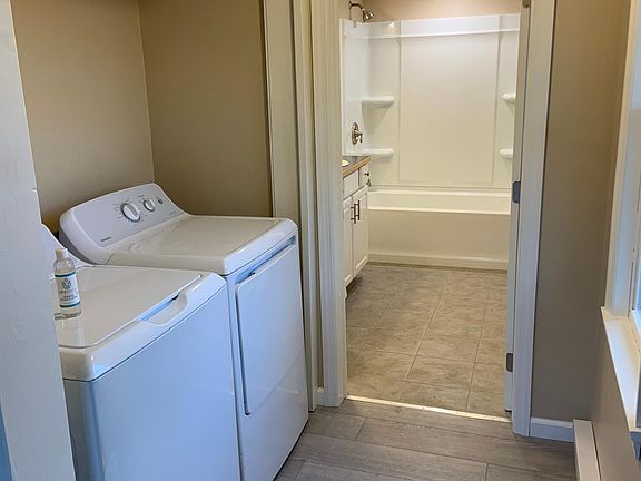2nd image of 652 W Pitt St #1