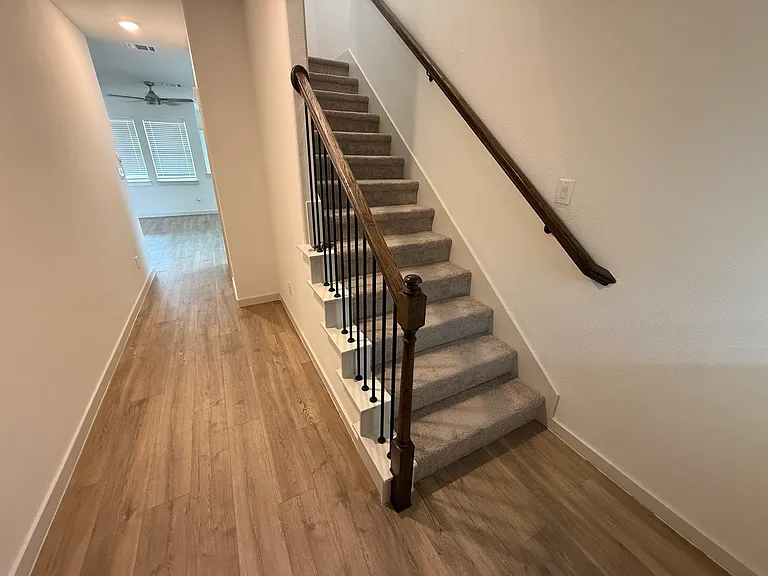 1106 Arborwood Dr — Photo 3
