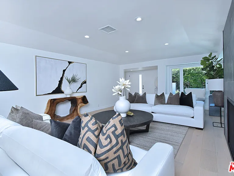 19061 Wells Dr — Photo 10