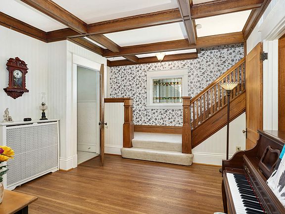 5th image of 2127 Dayton Ave