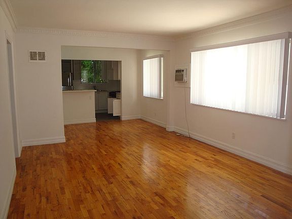 4th image of 1538 N Hayworth Ave APT 6