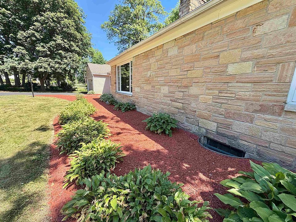 4827 Charles St, Rockford, IL 61108 | Zillow