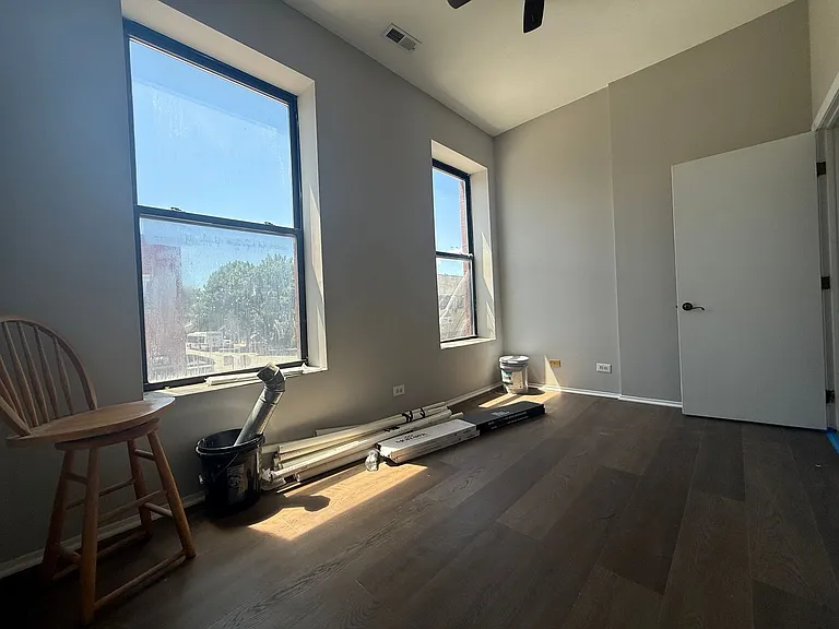 556 W 37th St — Photo 11