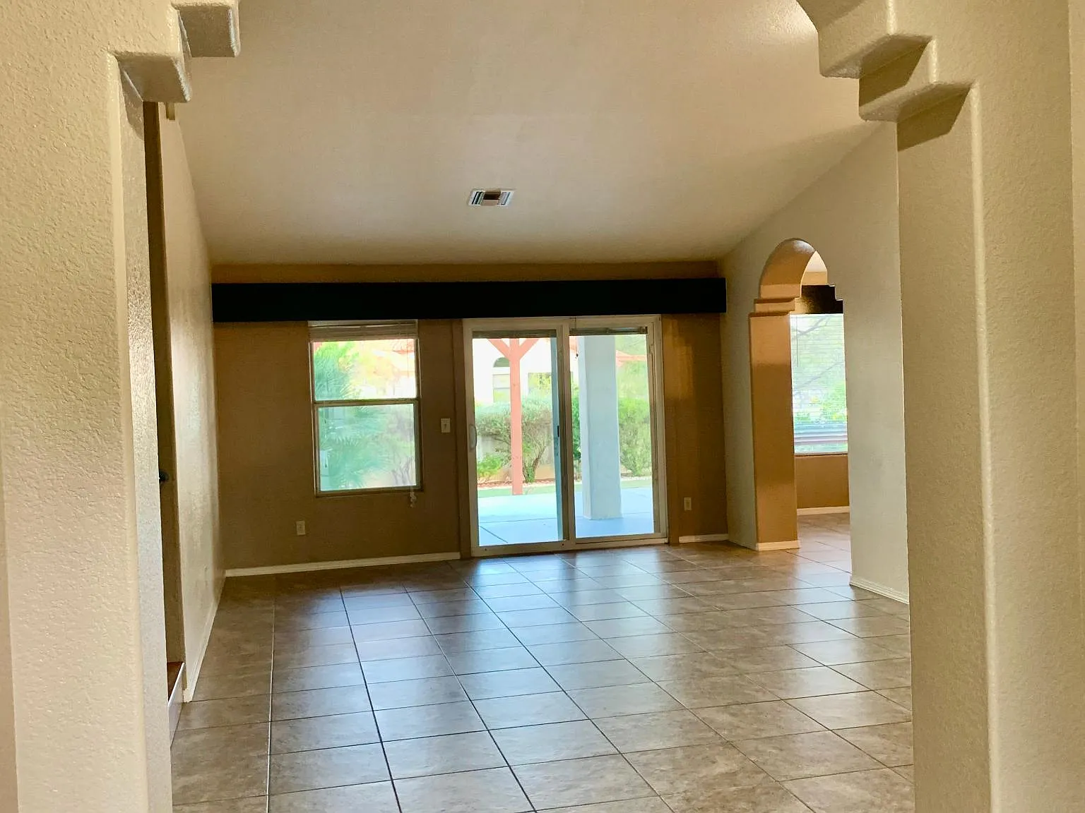 7320 E Knollwood Dr — Photo 2