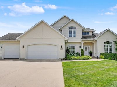 2613 Country Meadow Ln, Cedar Falls, IA, 50613