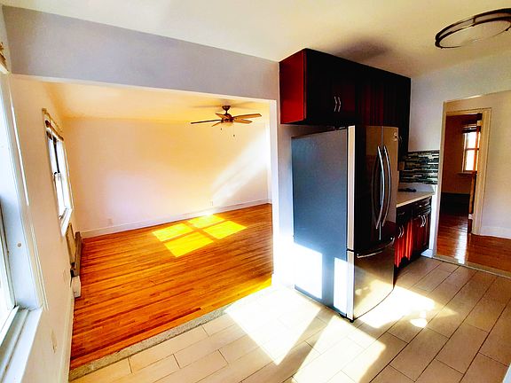 4th image of 30-96 32nd St #3