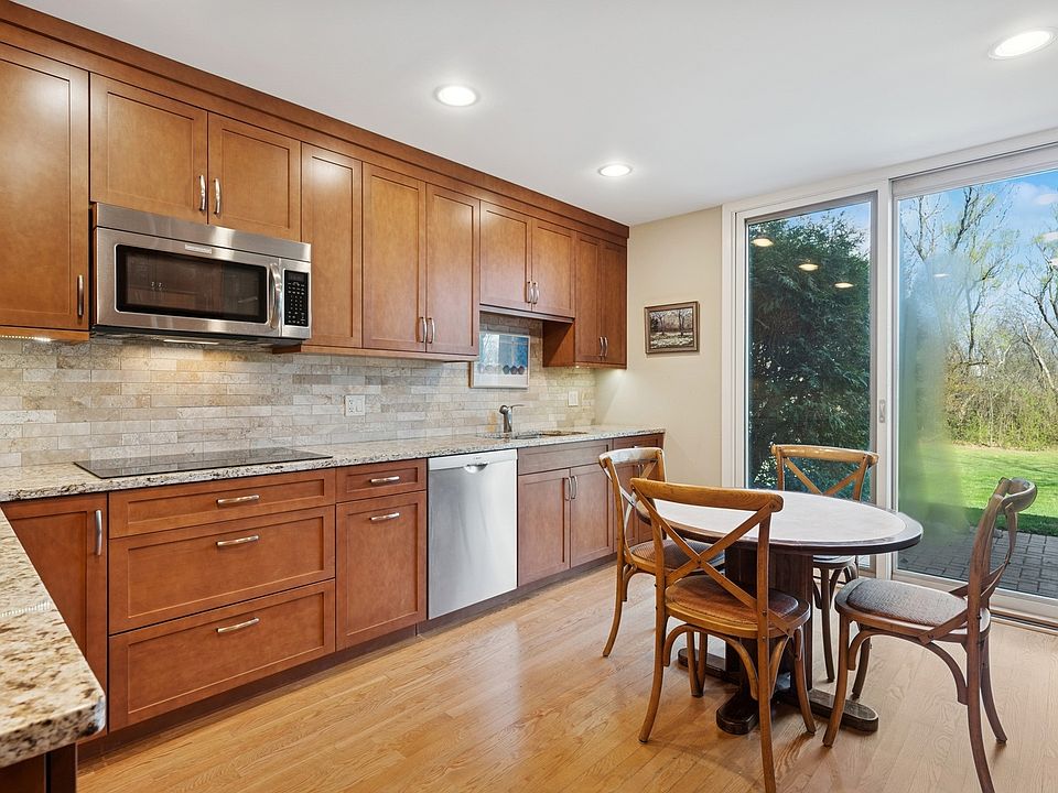 2nd image of 1150 Park Ave W