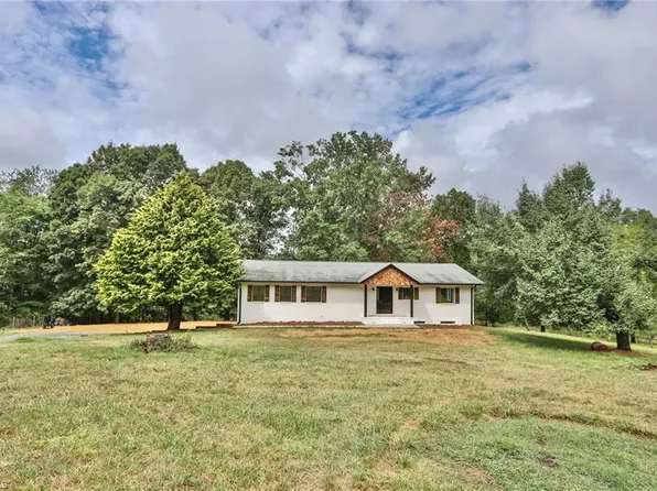 231 Hay Meadow Ln, Dobson, NC 27017