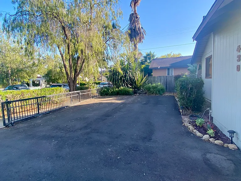 430 W Gutierrez St — Photo 12