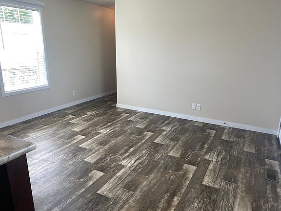 4th image of 59498 Hardy Ln
