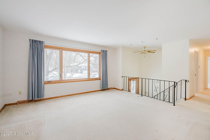 5th image of 5218 Linden Court