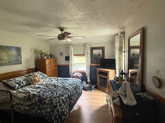 3rd image of 209 N Elm St