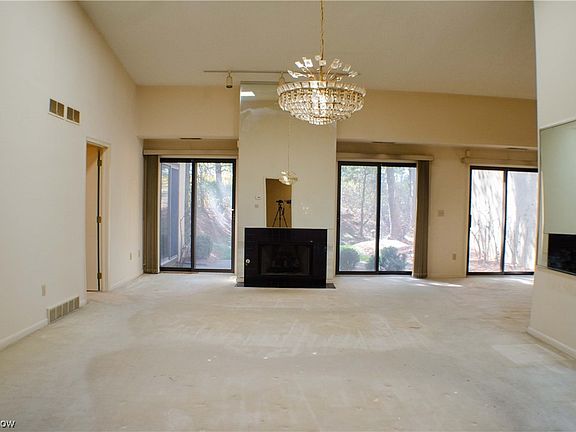 2nd image of 1947 Brookwood Dr