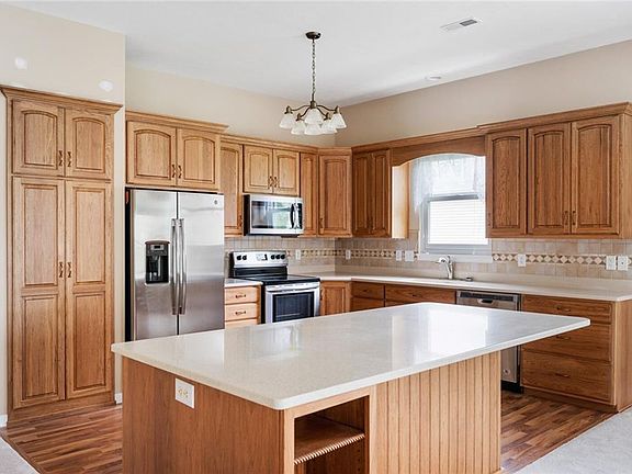 5th image of 11608 Seven Oaks Dr