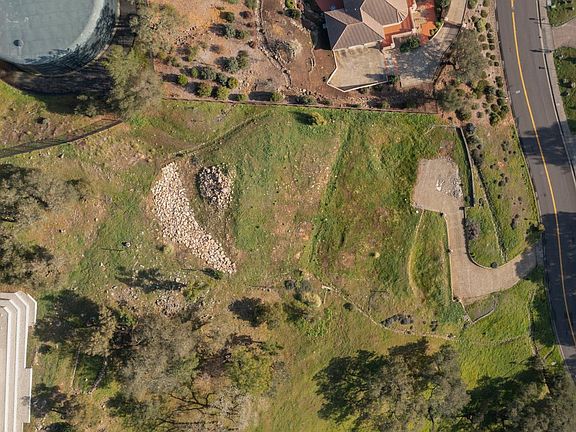 3rd image of 3725 Skyfarm Drive