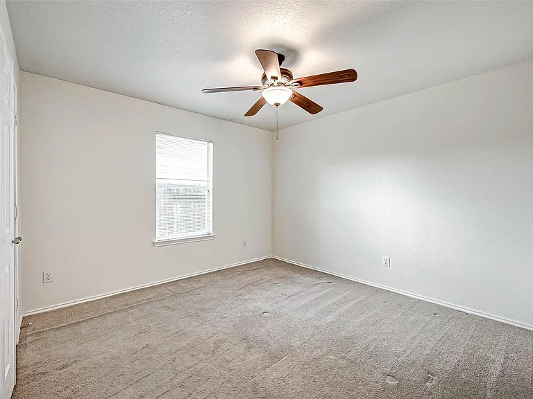 7910 Raven Creek Ln — Photo 24