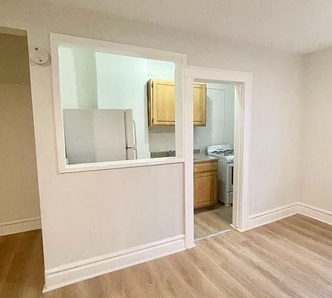 4th image of 115 S Clinton St APT 207