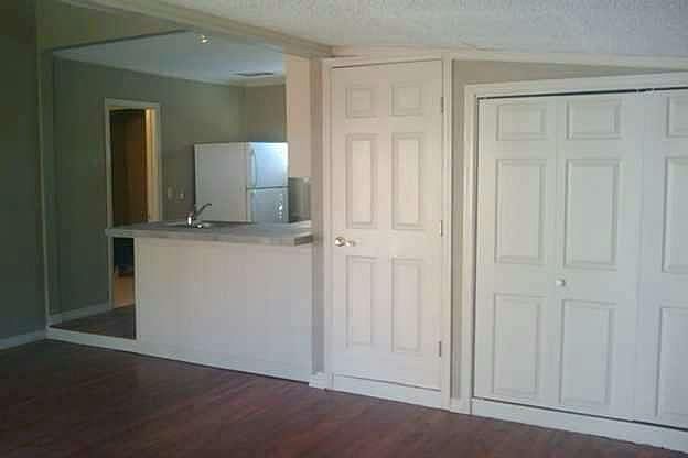 Great room w/ eating bar, open kitchen, and W/D hookups (beh