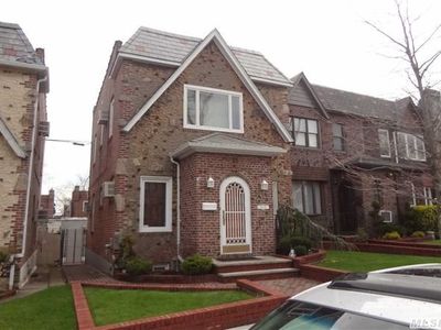 6481 83rd Pl, Middle Village, NY, 11379