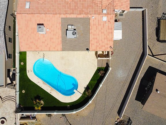 4th image of 2050 Burgundy Dr