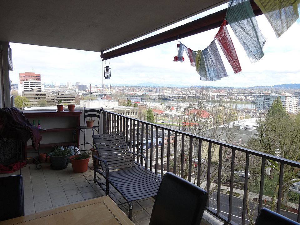 NE View. Amp[le balcony