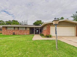 1107 Garland St, Plainview, TX 79072