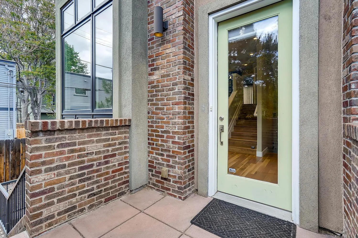3 bed, 2090 sqft, $4,100 — Photo 4
