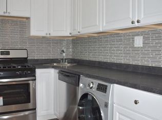 733 Elm St APT 202, Winnetka, IL 60093