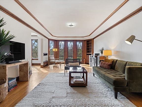 3rd image of 304 N Grove Ave APT 3B