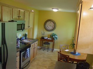 1048 Hackmann Cir NE, Fridley, MN 55432