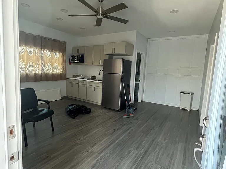 2336 Coyne St #2 — Photo 2