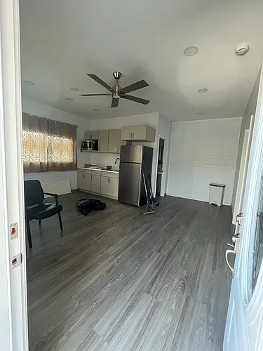 2336 Coyne St Photo 1