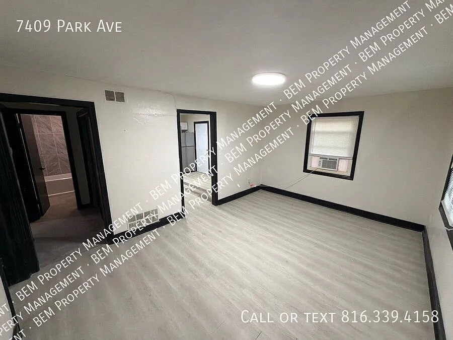 2 bed, 1.0 bath, 928 sqft, $950 — Photo 2