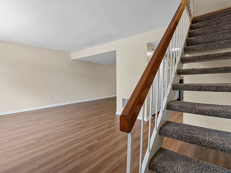 3228 Scarborough Way — Photo 11