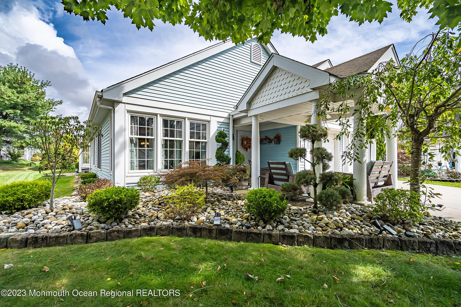 305 Devon Street photo 1