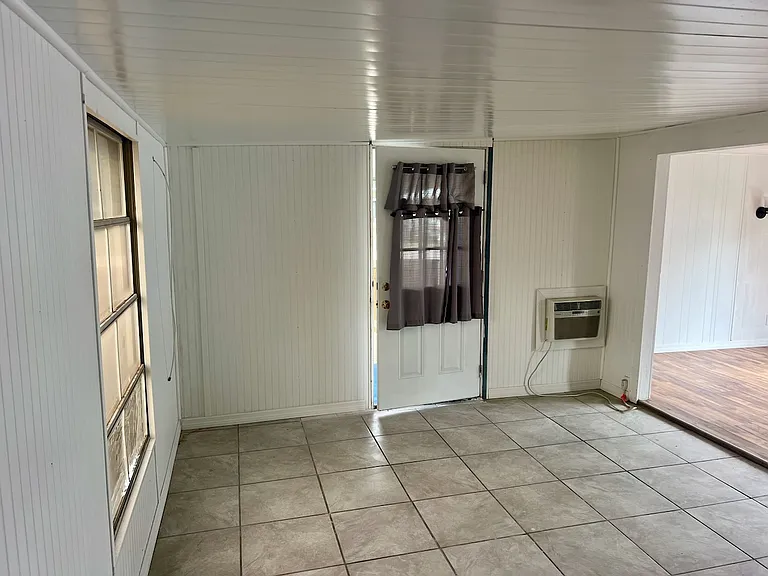 1219 W Hall St — Photo 6
