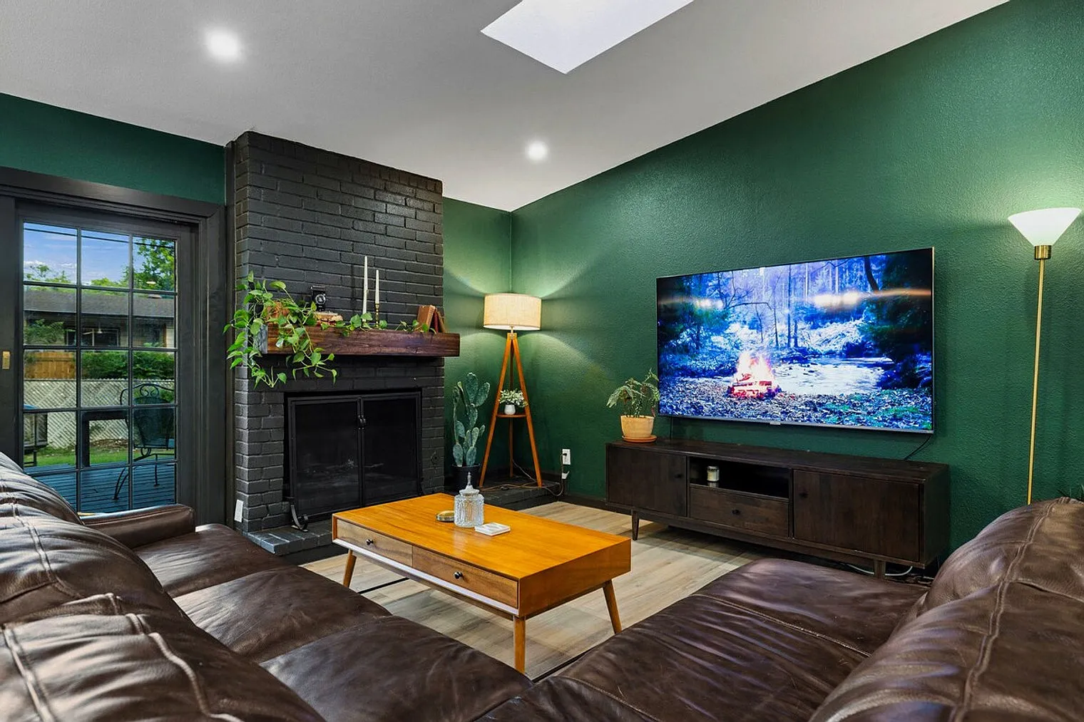 4 bed, 2.0 bath, $14,044 — Photo 1