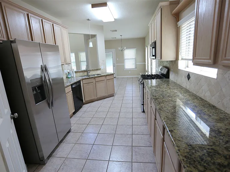 3327 Summerwood Ln — Photo 9