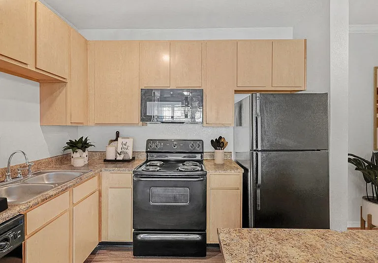 Hickory Point Apartments — Photo 15