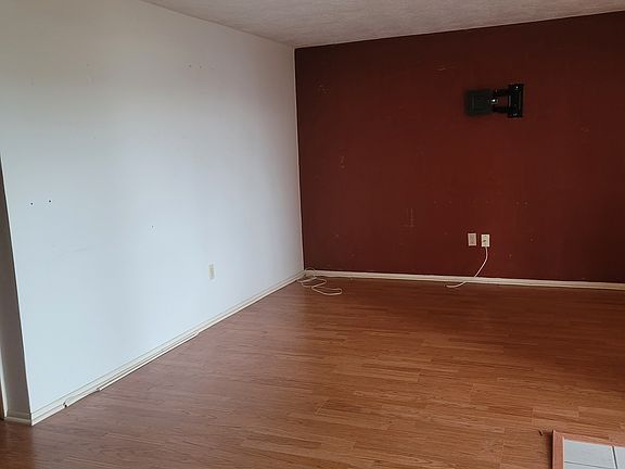 2nd image of 3428 Cincinnati Dr