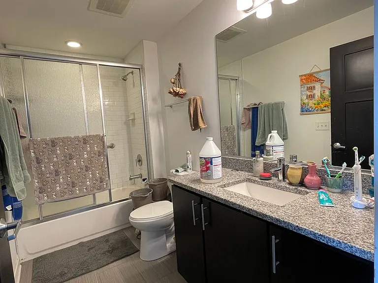 1246 W Devon Ave — Photo 8