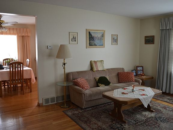 4th image of 10437 Lacrosse Ave