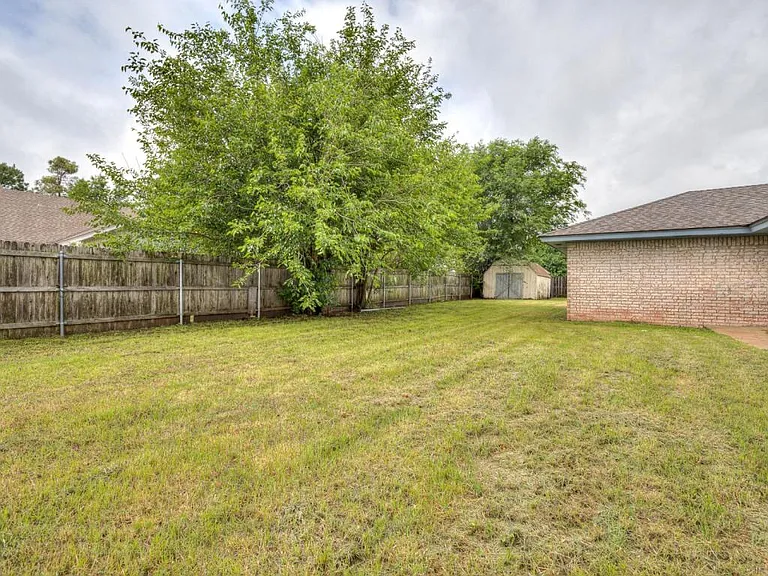 523 N Robin Way — Photo 40