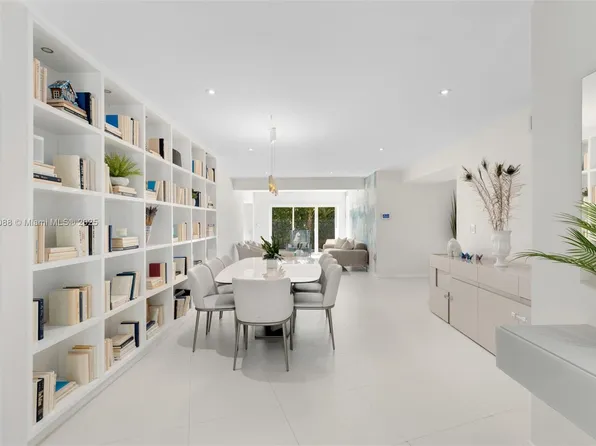 590 W 49th St, Miami Beach, FL 33140