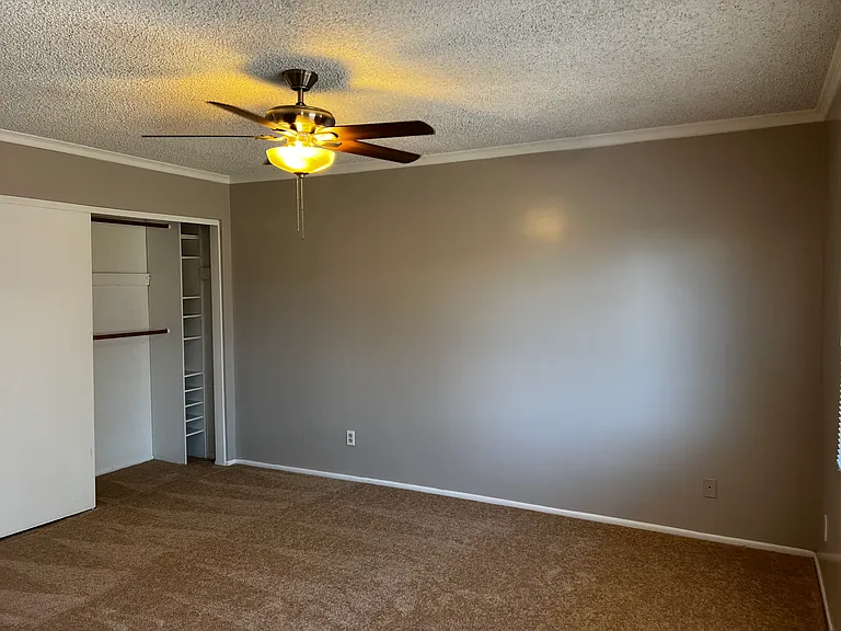 3424 W Aire Libre Ave — Photo 2
